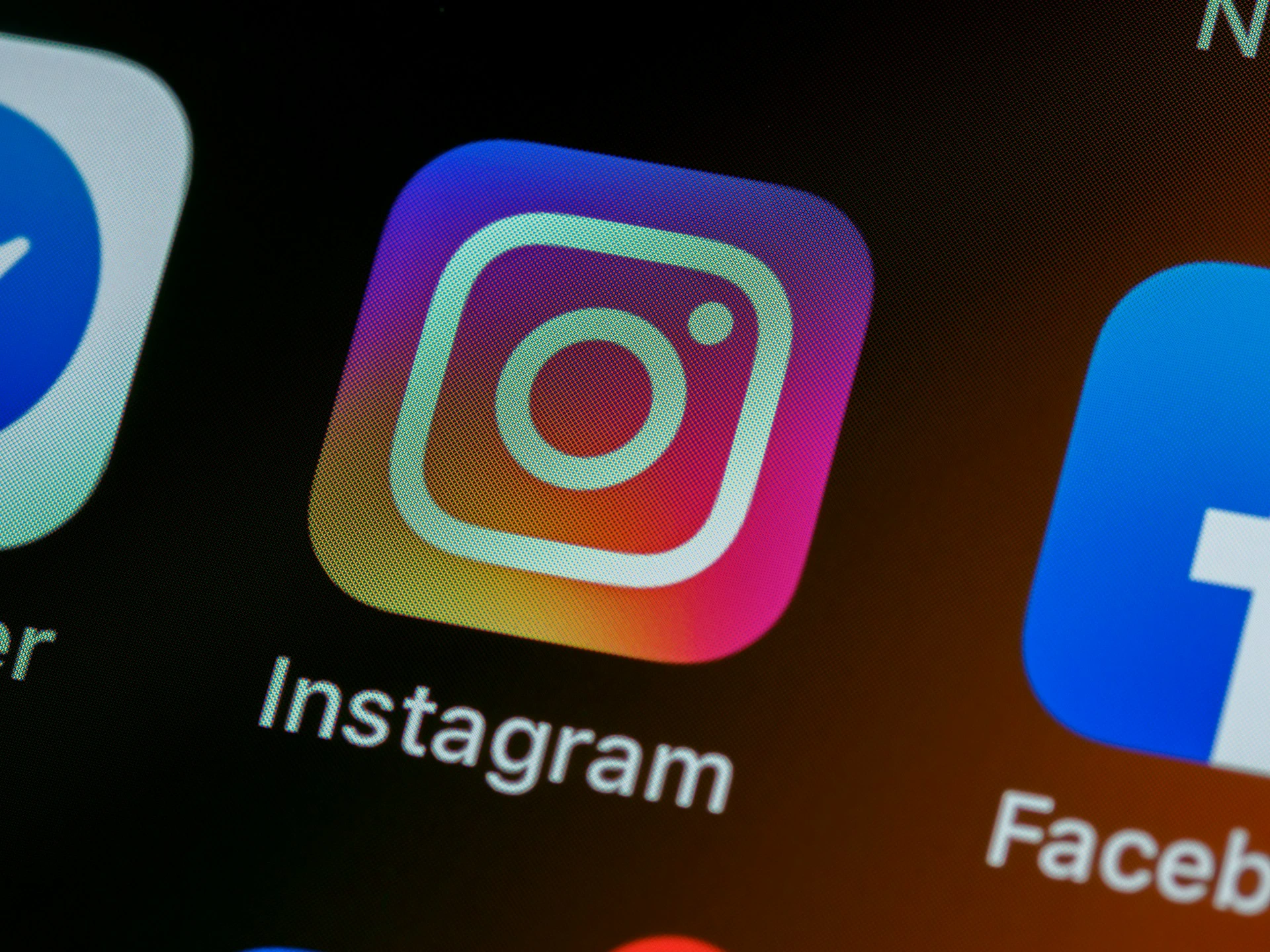 Meta sier opp ansatte i flere avdelinger, inkludert Instagram og WhatsApp