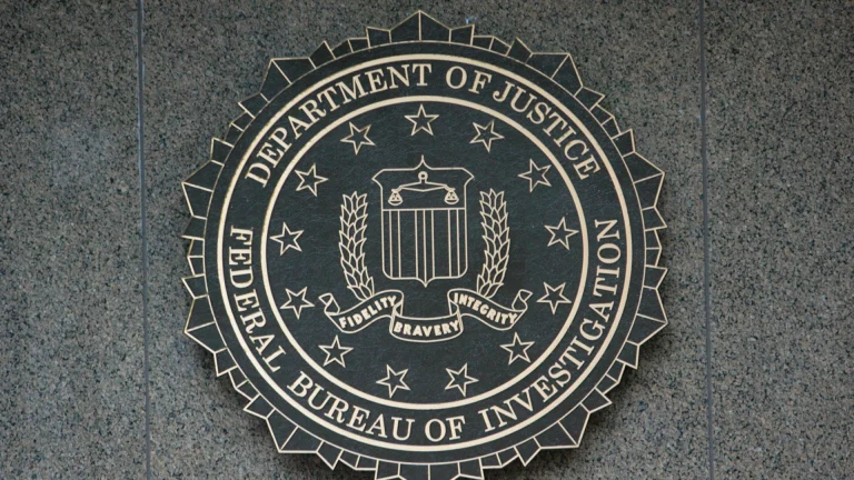 FBI-rapport avslører at svindlere stjal over $16 milliarder i 2024 FBI-rapport avslører at svindlere stjal over $16 milliarder i 2024