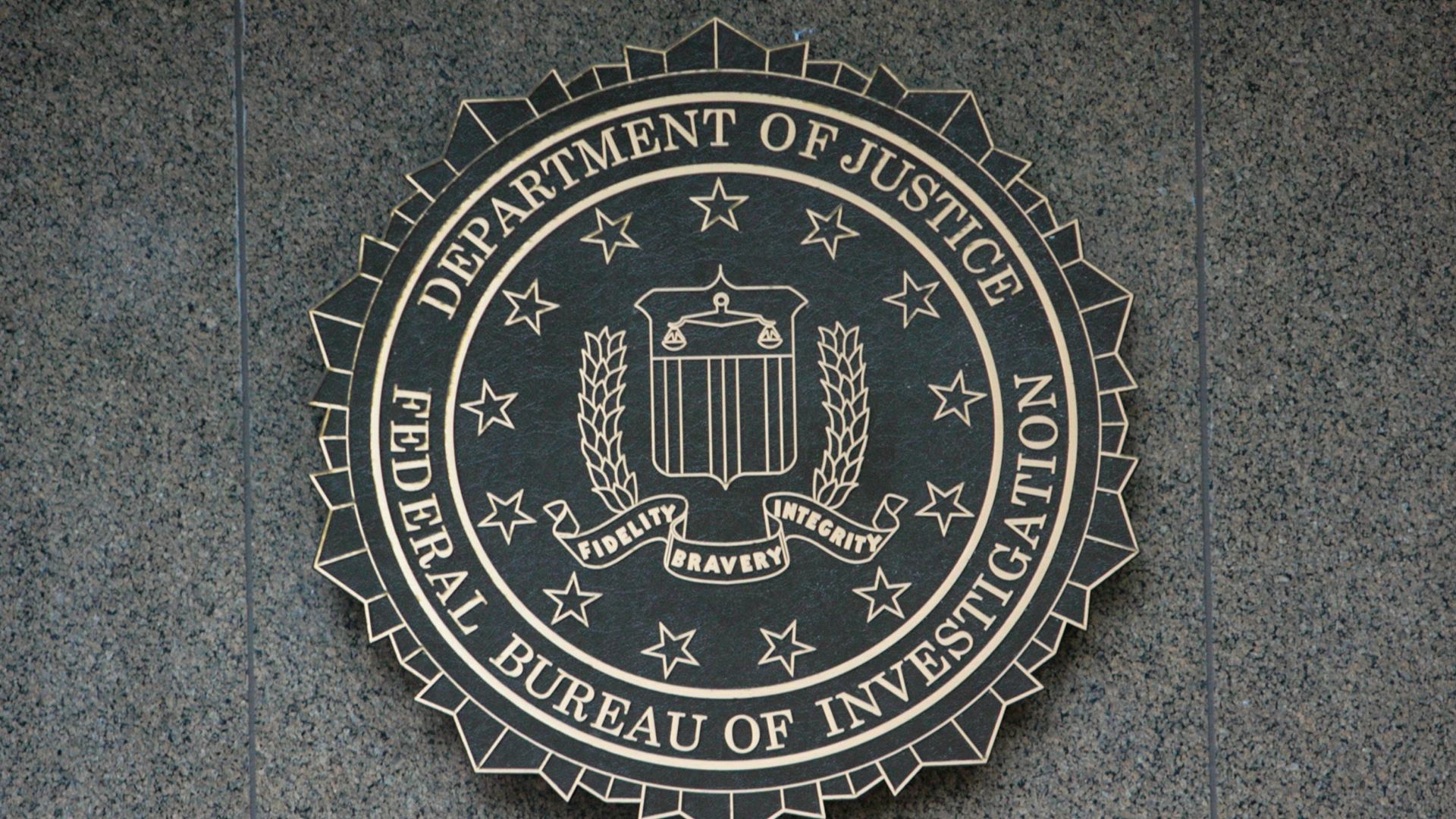 FBI-rapport avslører at svindlere stjal over $16 milliarder i 2024